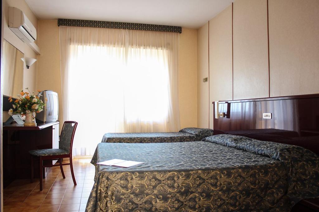 Grand Hotel Dei Cesari Dependance Anzio Buitenkant foto